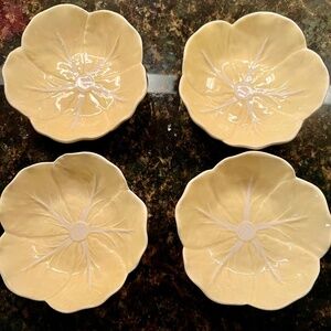 NEW Bordallo Pinheiro Rare Set of 4 Small Yellow Cabbage Leaf Fruit Bowls